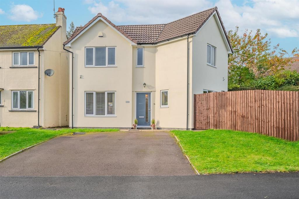 2 A Ladyhill Close-1.jpg