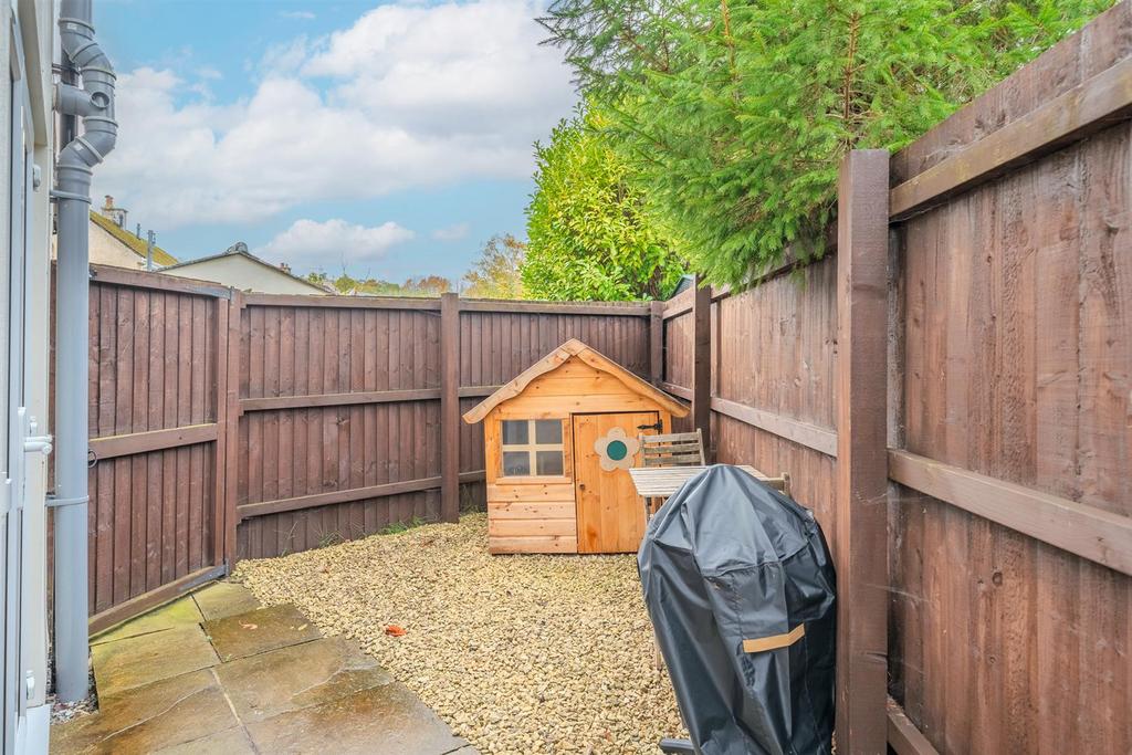 2 A Ladyhill Close-5.jpg