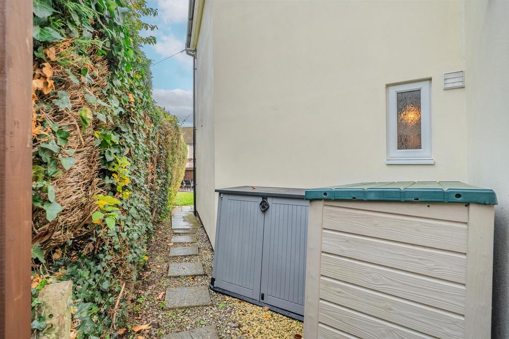 2 A Ladyhill Close-6.jpg