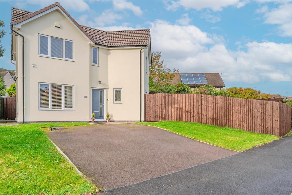 2 A Ladyhill Close-2.jpg
