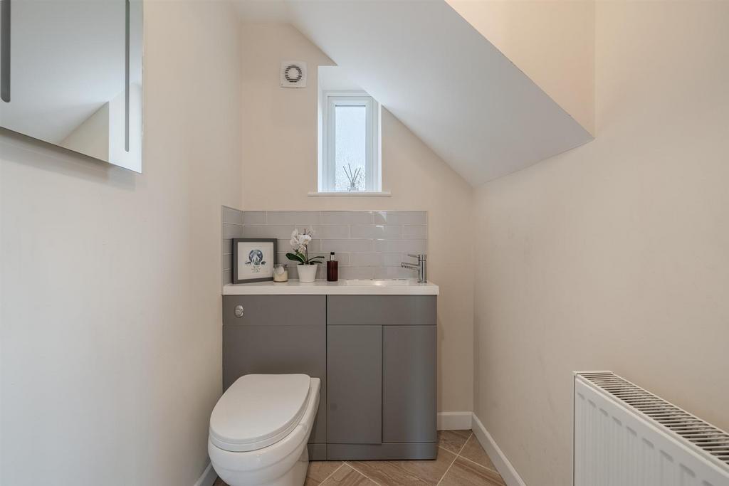 2 A Ladyhill Close-16.jpg