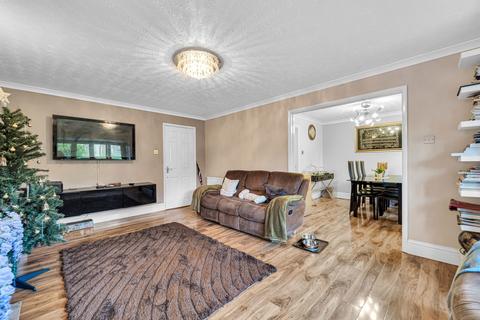 4 bedroom semi-detached house to rent, Beech Lane, Reading RG6