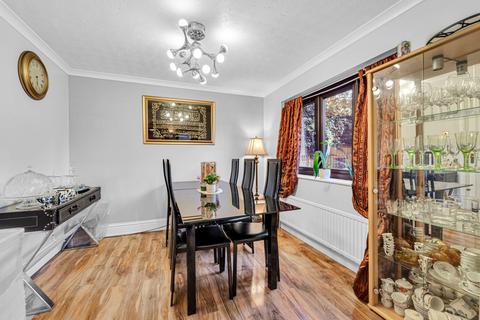 4 bedroom semi-detached house to rent, Beech Lane, Reading RG6