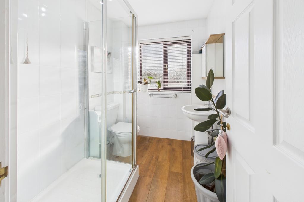 Ewe Move Spalding - Pinchbeck - Shower Room