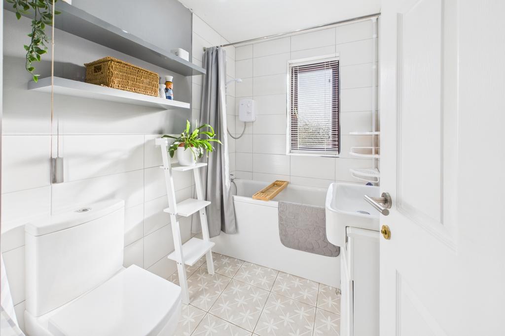 Ewe Move Spalding - Pinchbeck - Bathroom