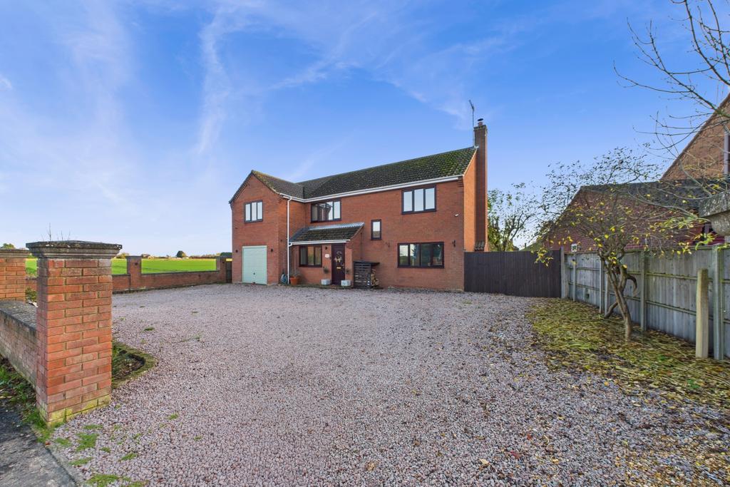 Ewe Move Spalding - Pinchbeck - Driveway