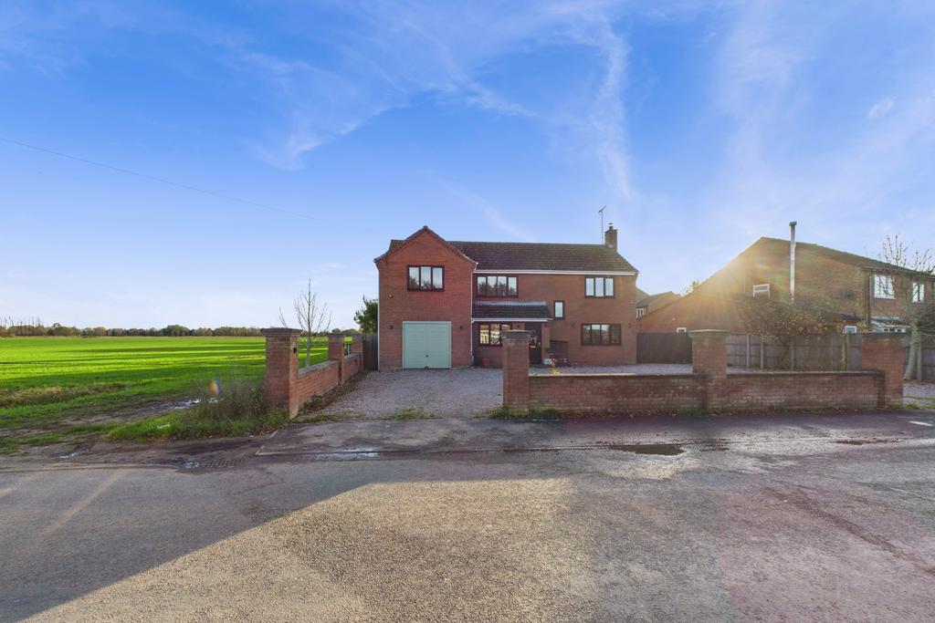 Ewe Move Spalding - Pinchbeck - Garage