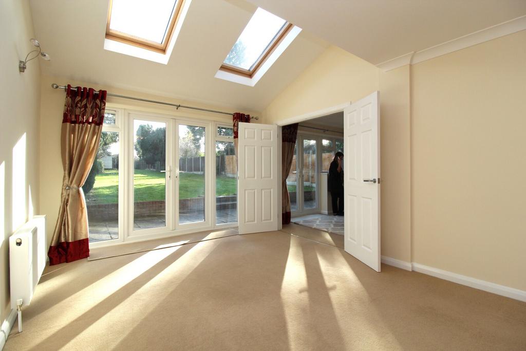 Rear Lounge View 1