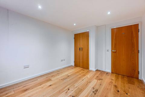 2 bedroom flat to rent, Mallard House, Imperial Wharf, London, SW6