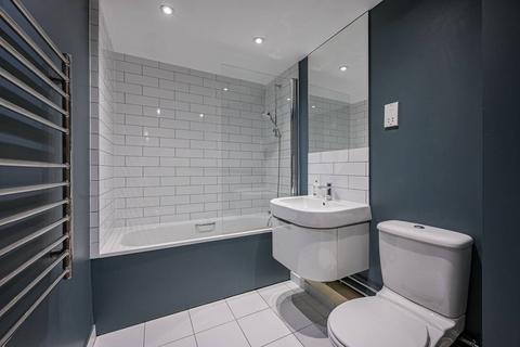 2 bedroom flat to rent, Mallard House, Imperial Wharf, London, SW6