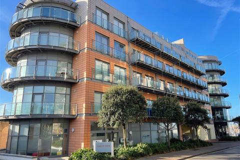 Immaculate Waterfront Apartment Next to Elizabeth Marina