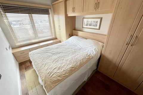 2 bedroom apartment for sale, Immaculate Waterfront Apartment Next to Elizabeth Marina