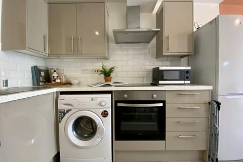 2 bedroom flat to rent, Edge Lane, Liverpool L7