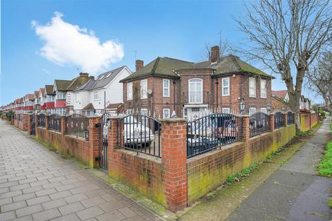 undefined, Great West Road, Osterley TW5