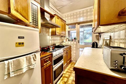 3 bedroom end of terrace house for sale, Clifford Road, Hounslow TW4