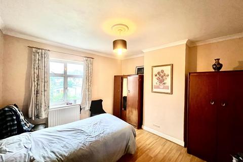 3 bedroom end of terrace house for sale, Clifford Road, Hounslow TW4