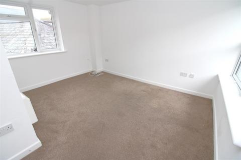 Studio to rent, Beach Road, Littlehampton