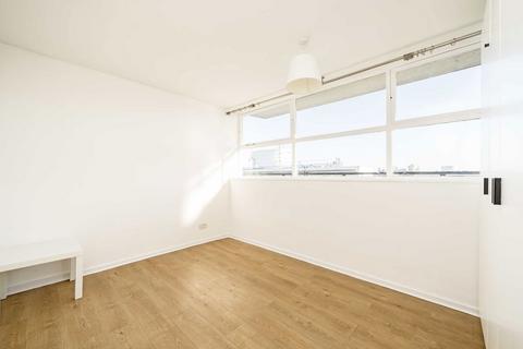 1 bedroom flat to rent, Churchill Gardens, London SW1V