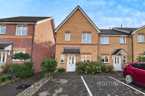 3 bedroom end of terrace house for sale, Silver Birch Way, Farnborough, Hampshire