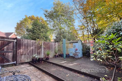 3 bedroom end of terrace house for sale, Silver Birch Way, Farnborough, Hampshire
