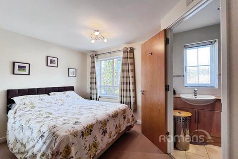 3 bedroom end of terrace house for sale, Silver Birch Way, Farnborough, Hampshire