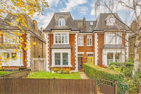 4 bedroom flat to rent, Micheldever Road, London SE12
