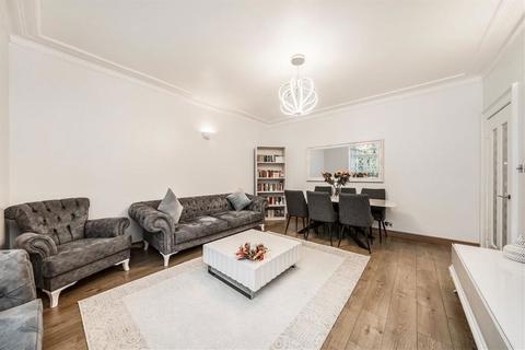 4 bedroom flat to rent, Micheldever Road, London SE12