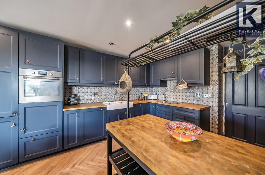 Saxon House, London Road, SM6 7 AN