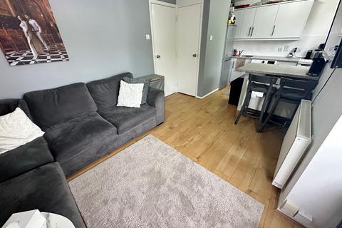 undefined, Falcon Close, Dunstable, Bedfordshire, LU6 1UP