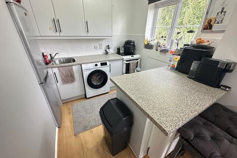 undefined, Falcon Close, Dunstable, Bedfordshire, LU6 1UP
