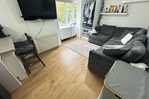 undefined, Falcon Close, Dunstable, Bedfordshire, LU6 1UP