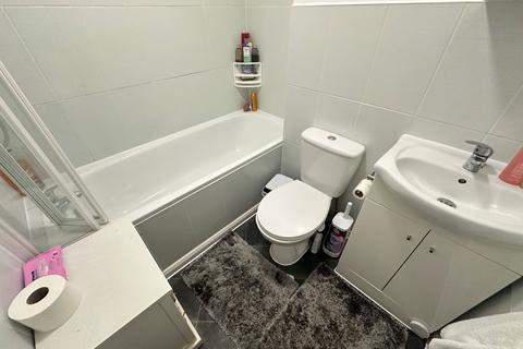 undefined, Falcon Close, Dunstable, Bedfordshire, LU6 1UP