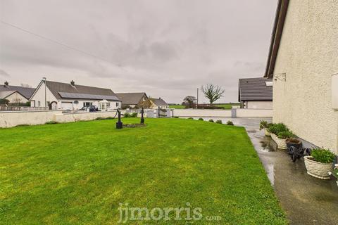 undefined, Efailwen, Clynderwen