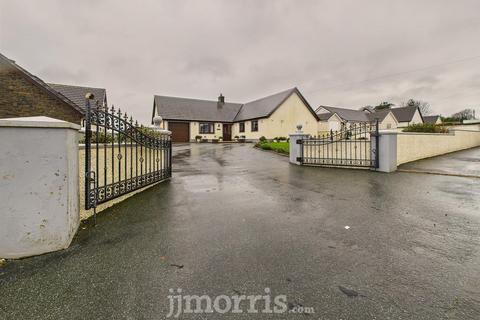 undefined, Efailwen, Clynderwen