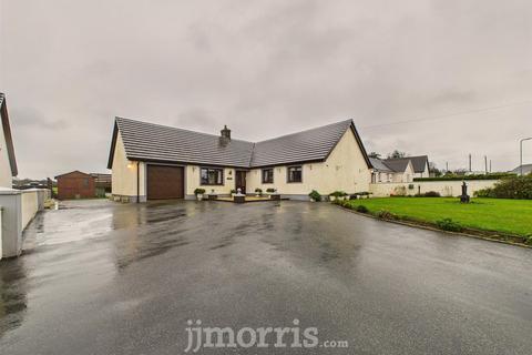 undefined, Efailwen, Clynderwen