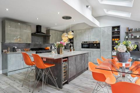4 bedroom detached house for sale, Ashlyn Close, Bushey