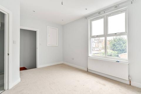 3 bedroom flat to rent, Seely Road, Tooting, London, SW17
