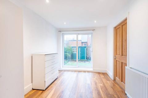 3 bedroom flat to rent, Inman Road, Willesden, London, NW10