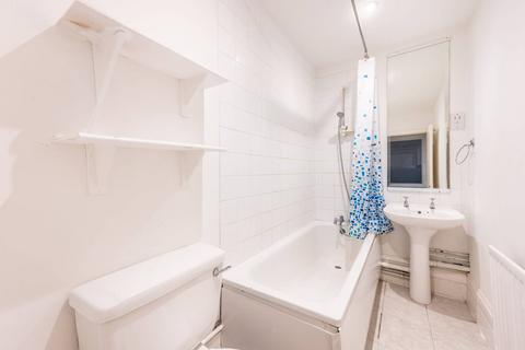 3 bedroom flat to rent, Inman Road, Willesden, London, NW10