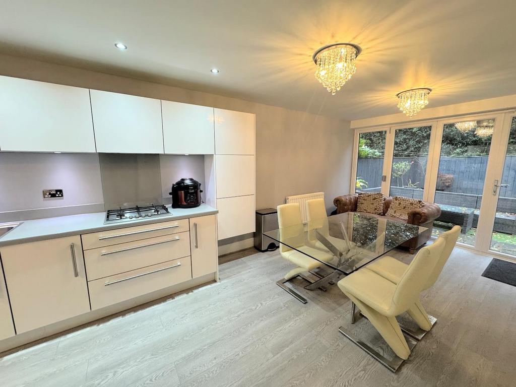 Kitchen / dining area
