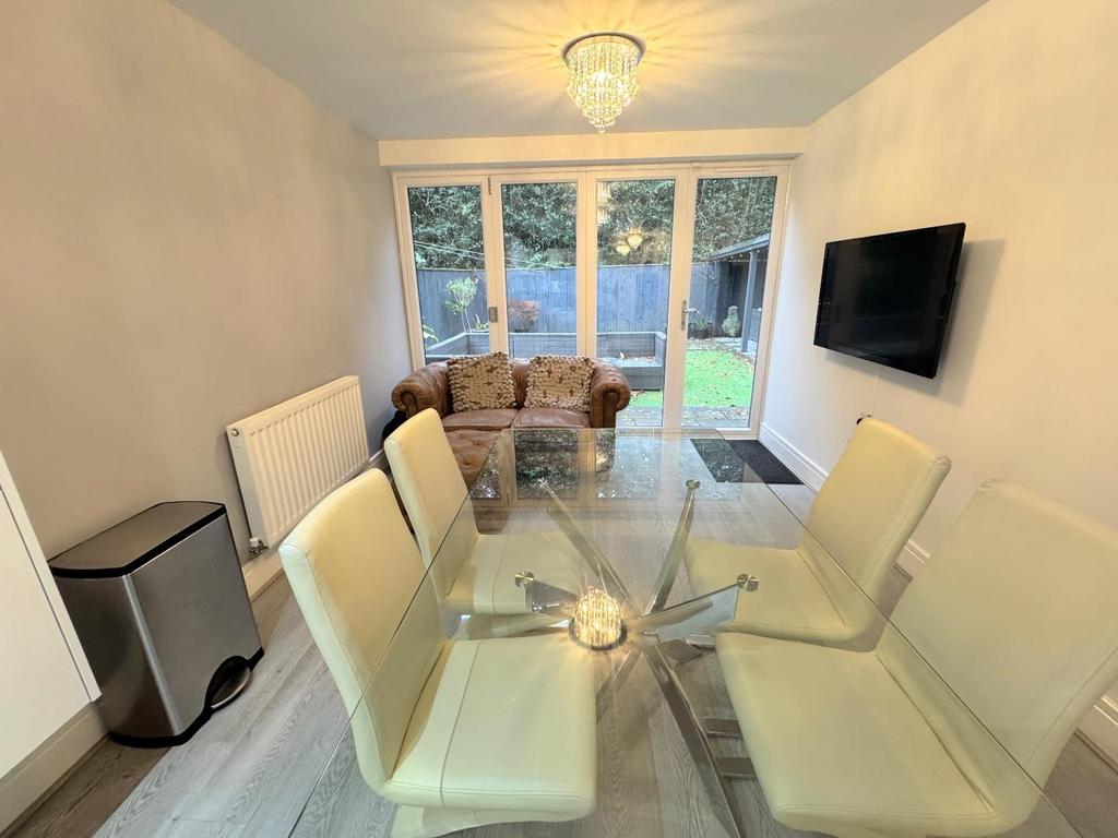 Kitchen / dining area
