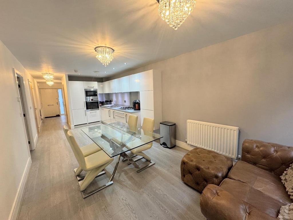 Kitchen / dining area