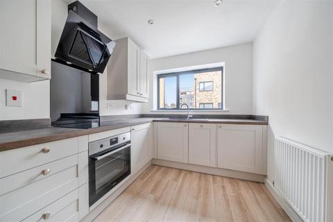 2 bedroom terraced house to rent, Bridgewater Close, Nottingham, Nottinghamshire, NG2