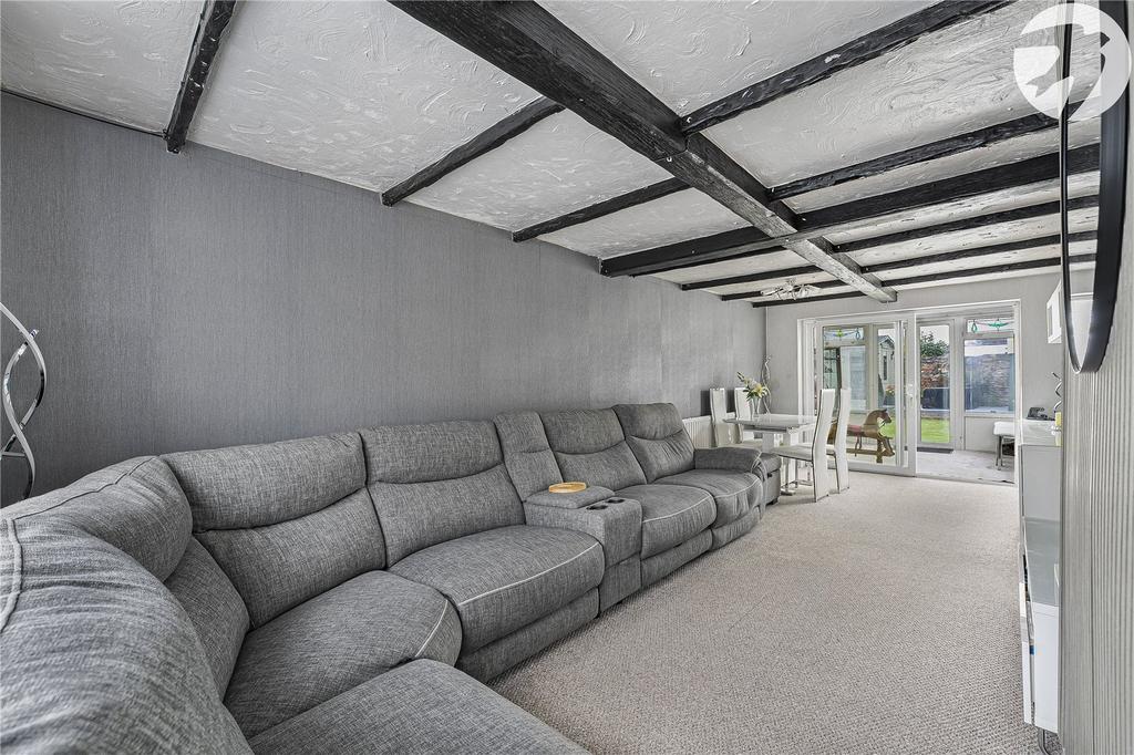 Lounge/Dining
