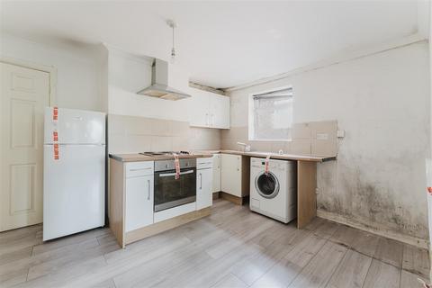undefined, Buckingham Road, Hampton TW12