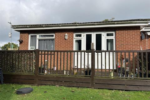 2 bedroom semi-detached bungalow to rent, 291 Gurnard Pines, Cockleton Lane, Cowes