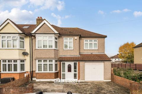 4 bedroom semi-detached house for sale, The Avenue, Hornchurch, RM12