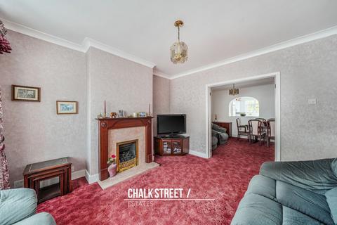 4 bedroom semi-detached house for sale, The Avenue, Hornchurch, RM12