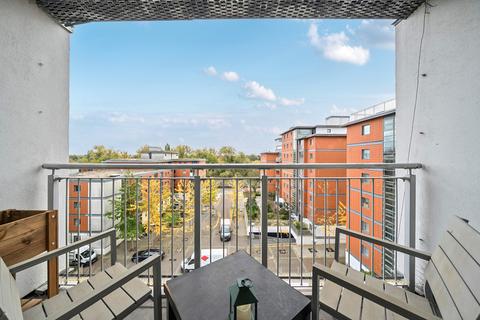 1 bedroom apartment for sale, Holland Gardens, Brentford, Middlesex