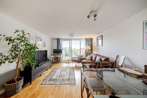 1 bedroom apartment for sale, Holland Gardens, Brentford, Middlesex